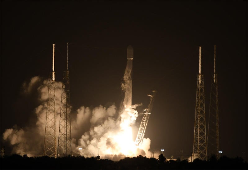 Jamutan SpaceX Falcon 9 rocket launches SiriusXM radio broadcasting