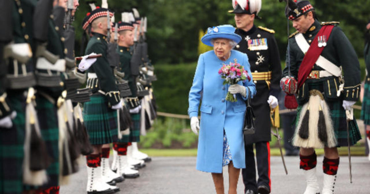 queen visits scotland