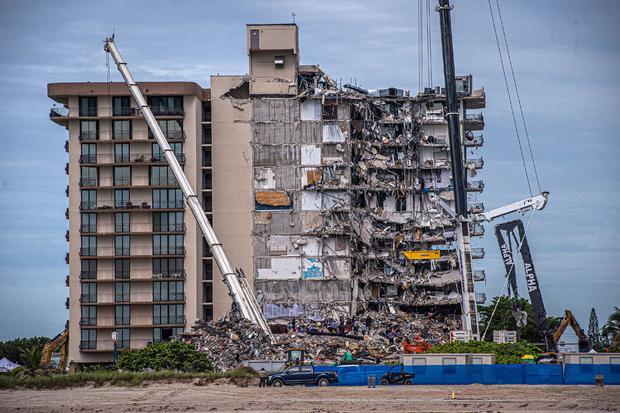 TOPSHOT-US-ACCIDENT-CONSTRUCTION 