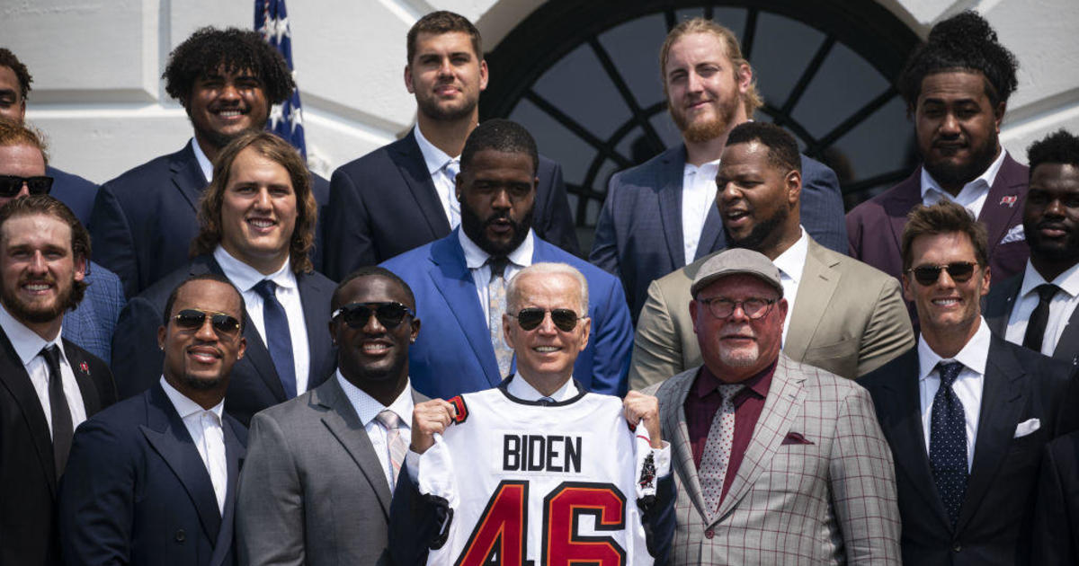 "I think about 40% of the people still don't think we won": Tom Brady, Buccaneers visit White House to celebrate Super Bowl win