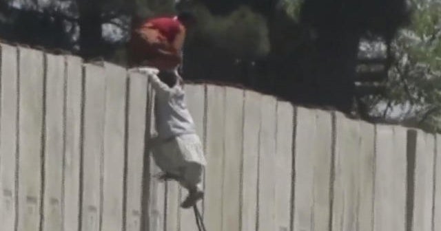 Chaos in Kabul as Afghans flee Taliban rule