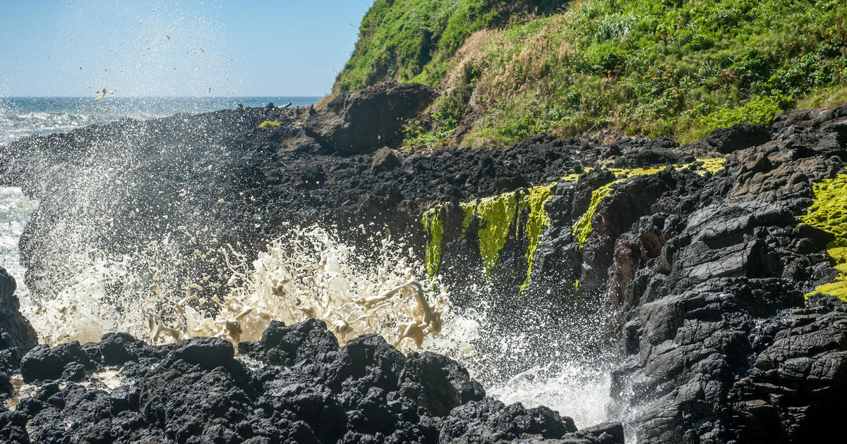 Man presumed dead after trying to jump across Devil's Churn in Oregon