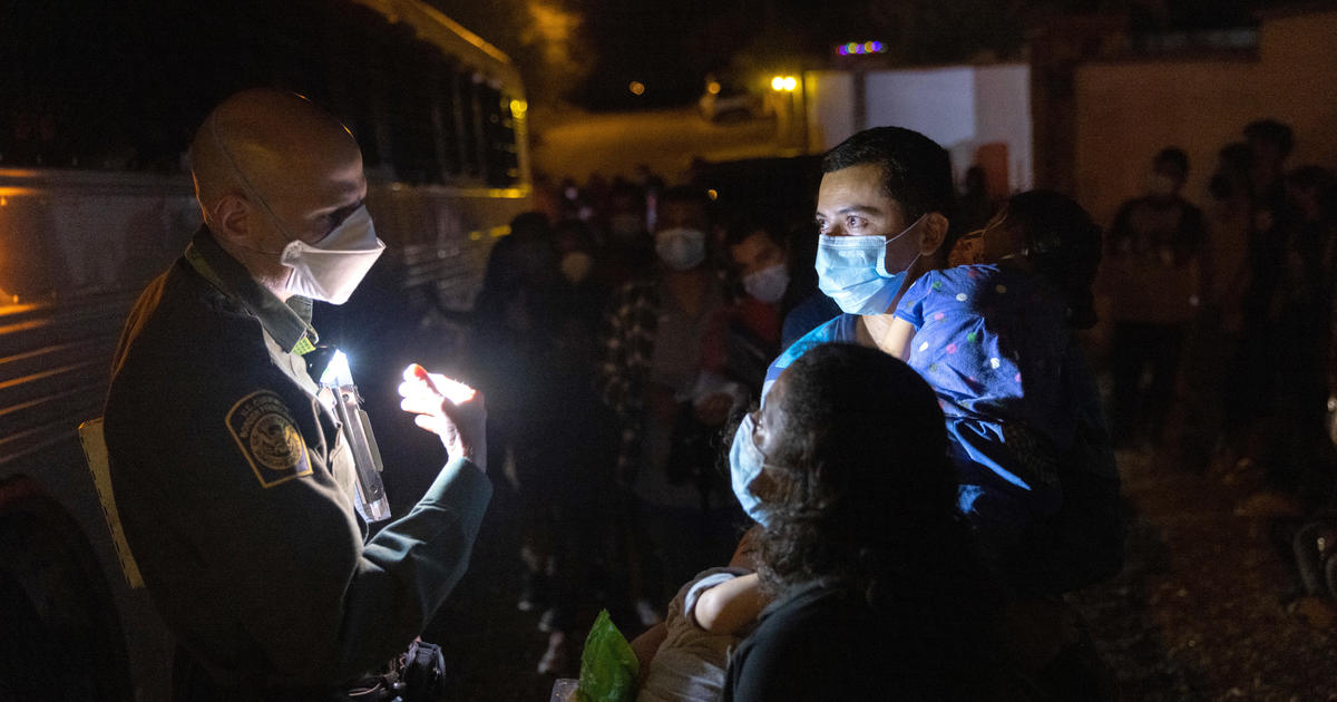 Judge rules U.S. can't expel migrant families using public health law