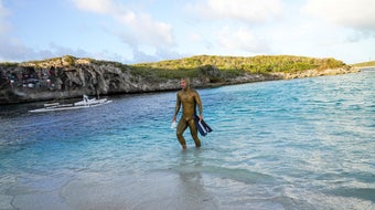 Watch free diving star Alexey Molchanov capture a world record 