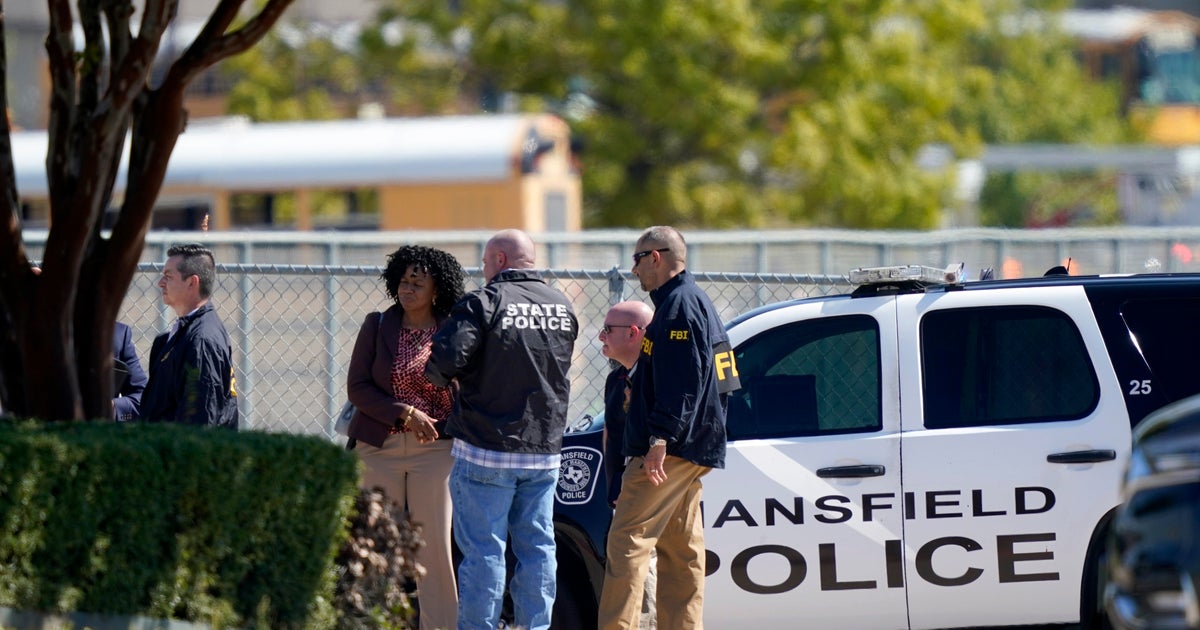 texas school shooting in arlington leaves 4 injured suspect in custody