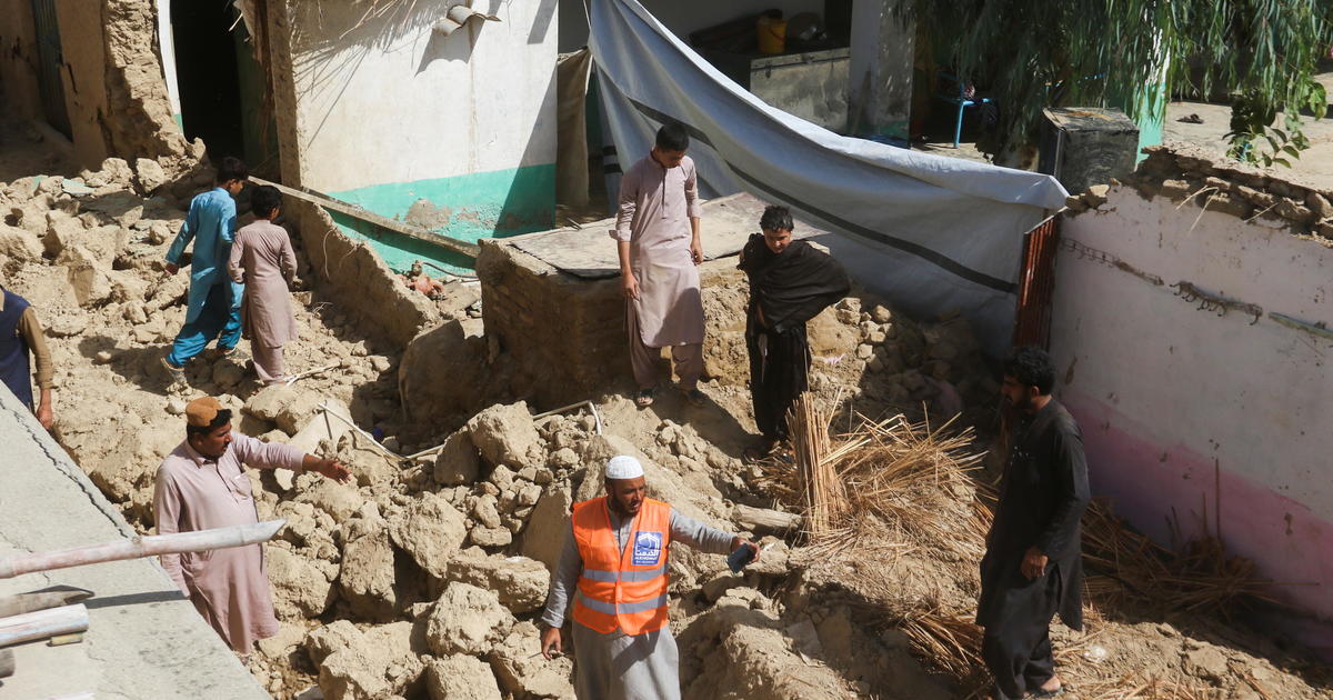 Deadly earthquake topples homes and collapses mines in Pakistan