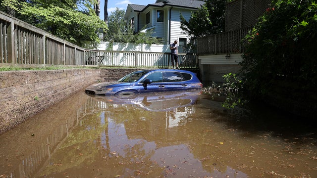 Hurricane Ida hits east coast with flash floods 
