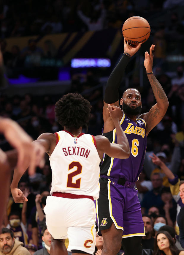 Cleveland Cavaliers v Los Angeles Lakers 
