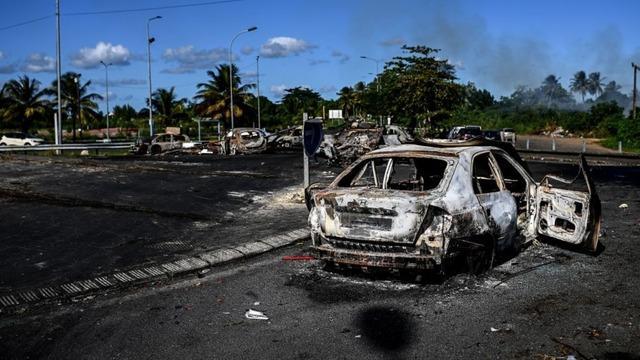 cbsn-fusion-worldview-vaccine-mandates-spark-violent-protests-in-french-caribbean-thumbnail-842433-640x360.jpg 