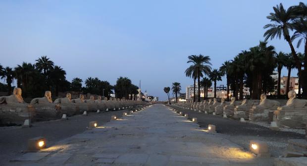 Avenue of sphinxes 