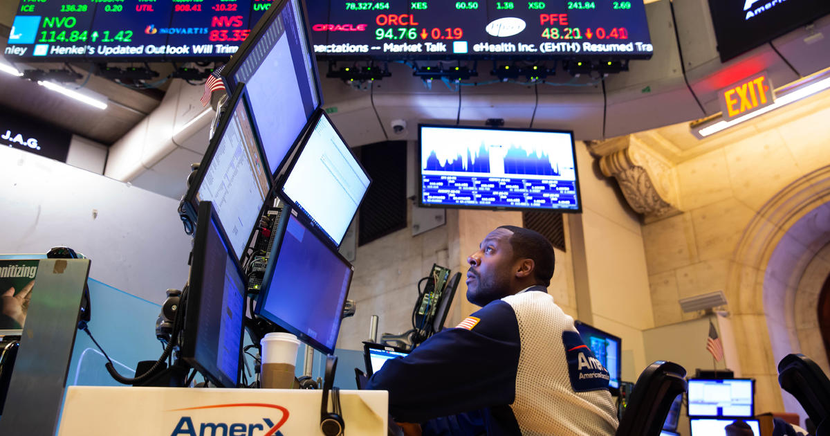 Stock market rebounds as investors weigh Omicron’s impact