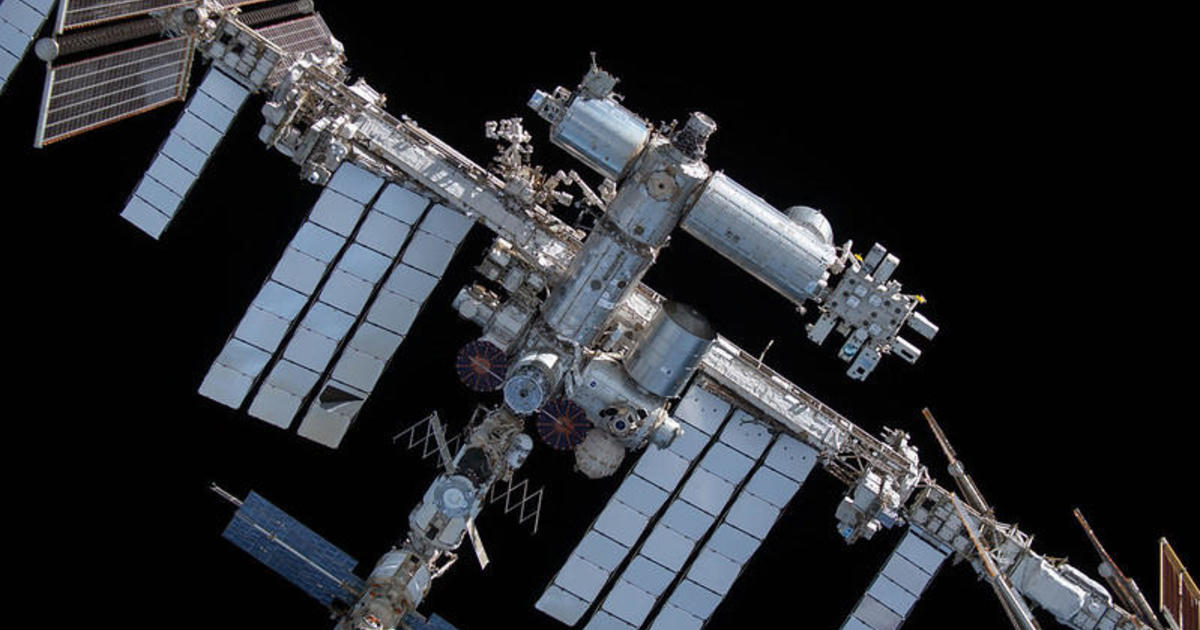 NASA calls off spacewalk due to possible risk from space debris