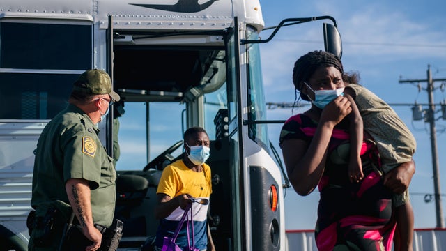 Large Migration Surge Crosses Rio Grande Into Texas