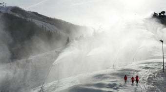 Where's the snow? Ski slopes missing powder 