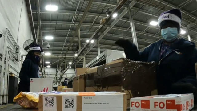  uvnitř podívejte se na FedEx processing center uprostřed prázdnin 