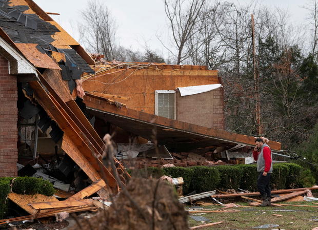 Tornadoes rip through U.S. states 