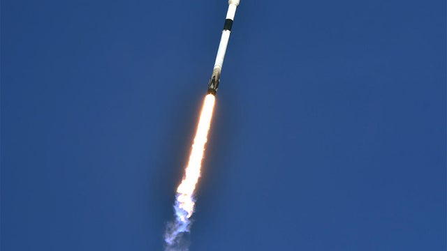 010622-launch3.jpg 
