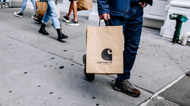 NYC Shopping As Supply Chain Delays Poised To Disrupt Peak Season Retail 