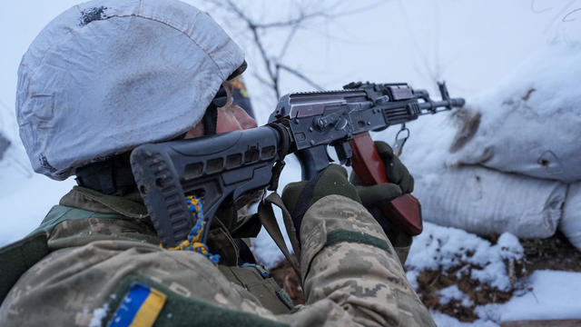 Ukrainian soldiers along the frontline near the town of Zolote-4 