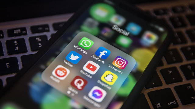 Popular Social Media Services Suffer Outage 