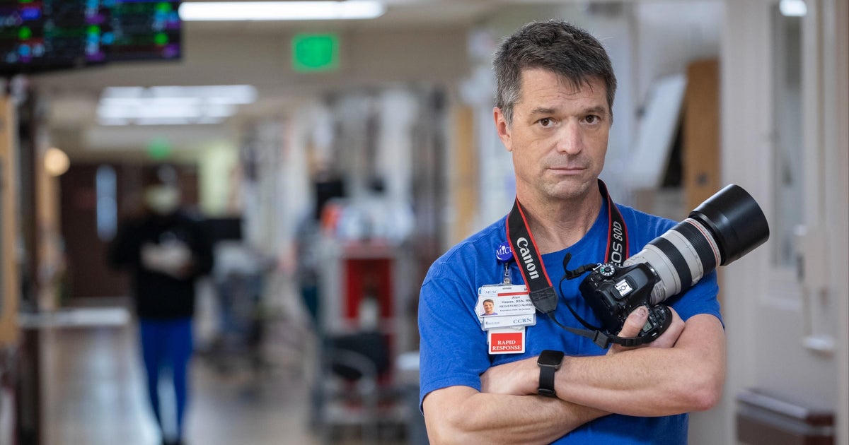 Photojournalist-turned-nurse captures COVID patients' intimate moments - Vimarsana News