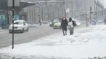 Winter storm blasts snow, freezing rain and sleet across U.S. 