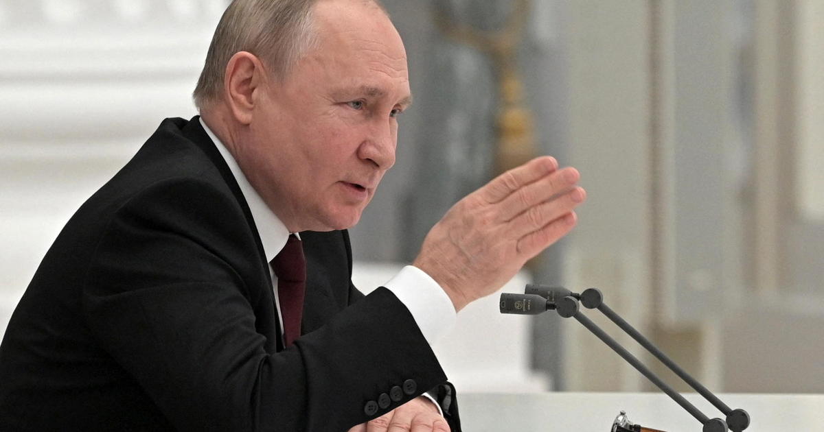 Putin recognizes independence of Ukraine breakaway regions, escalating conflict with West