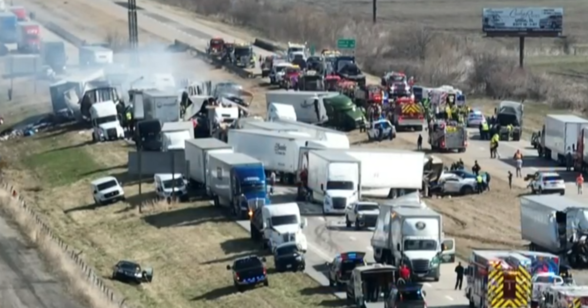 At least 5 killed in massive Missouri crash involving 20 tractor-trailers