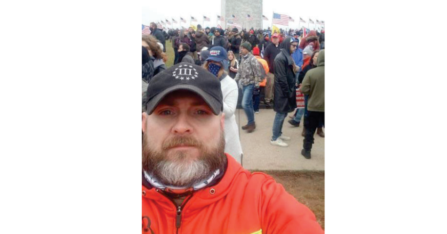 Alleged member of Patriot Boys militia group pleads guilty to assaulting an officer on January 6 - Vimarsana News