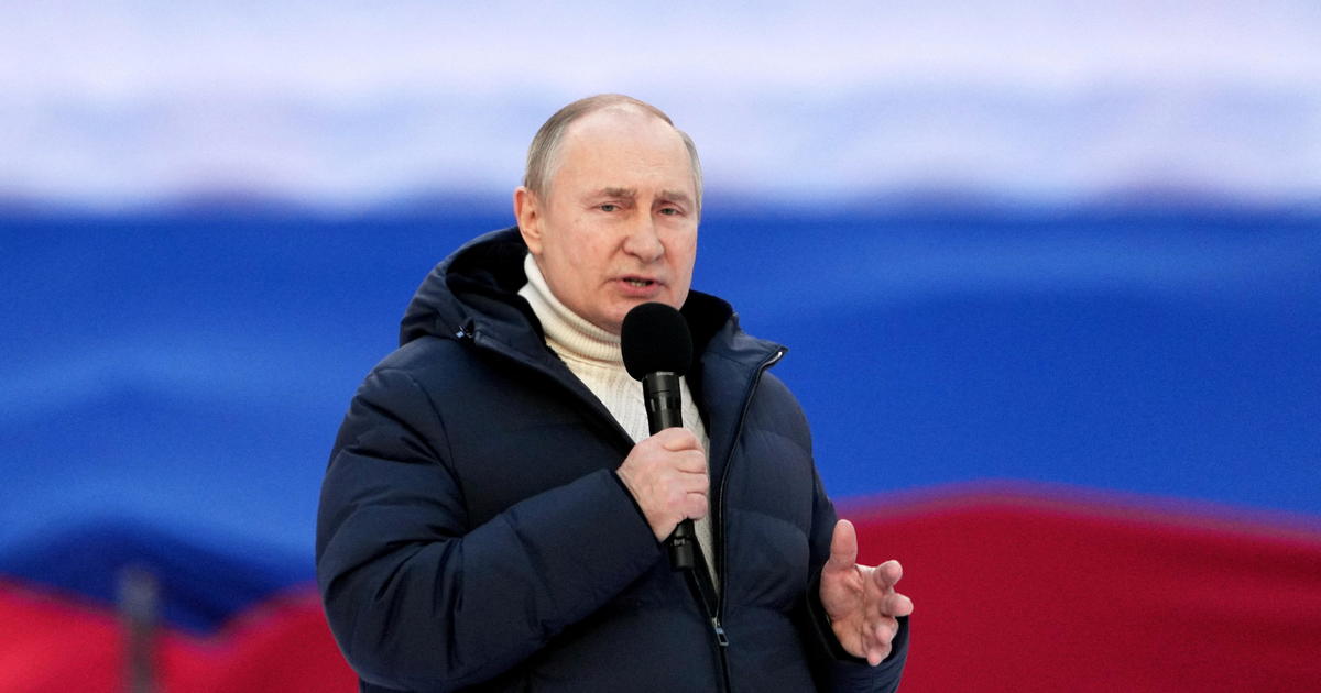 Putin calls opponents "scum and traitors" as Moscow announces new crackdown on "false information"