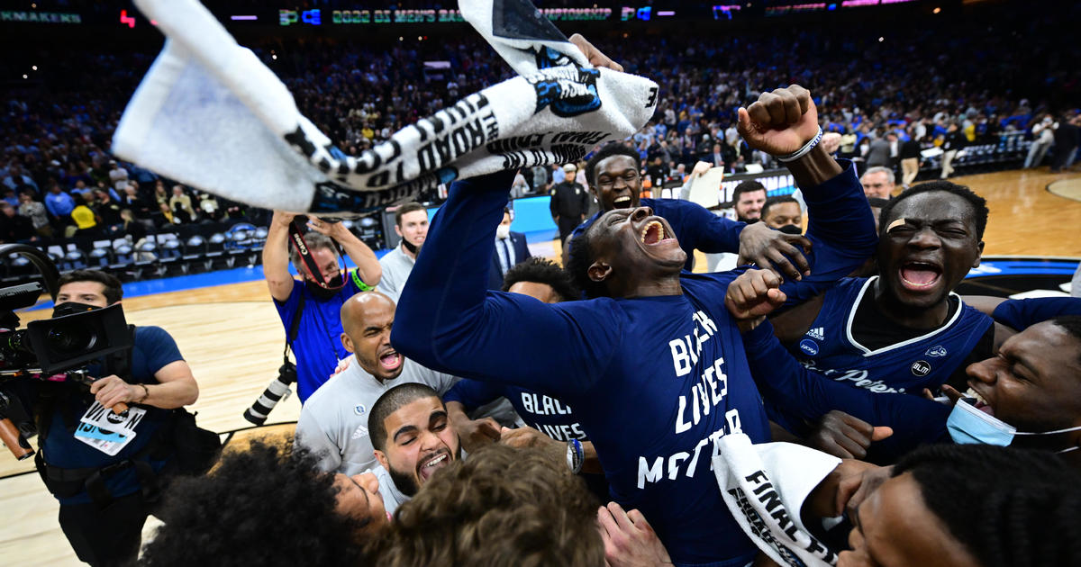 St. Peter's becomes the first 15 seed to reach the Elite Eight after stunning March Madness win against Purdue