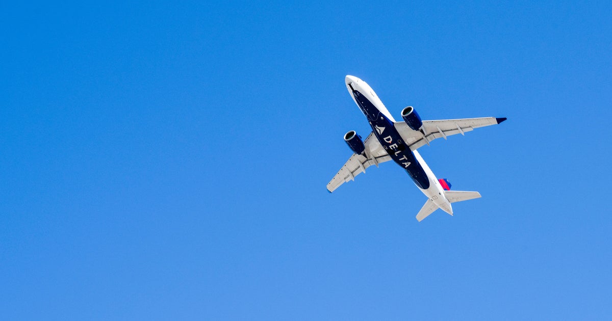 Plane lands safely after cockpit windshield cracks during Delta Air Lines flight - Vimarsana News