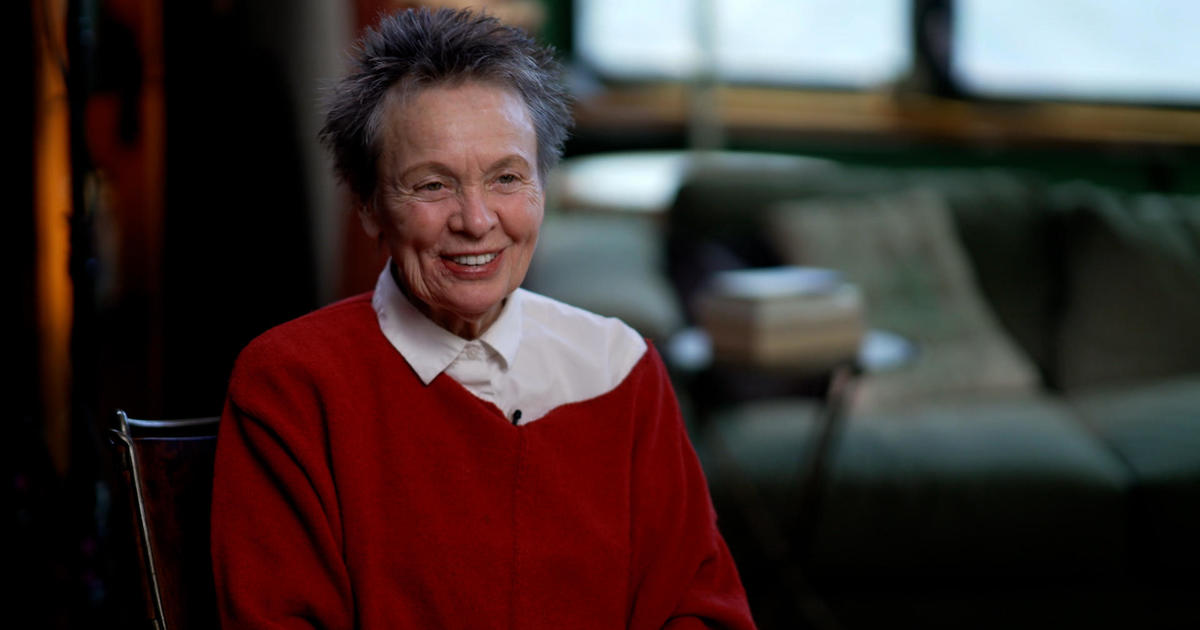 “I tell stories”: Artist and pioneer of the avant-garde Laurie Anderson on her unique work and life – 60 Minutes