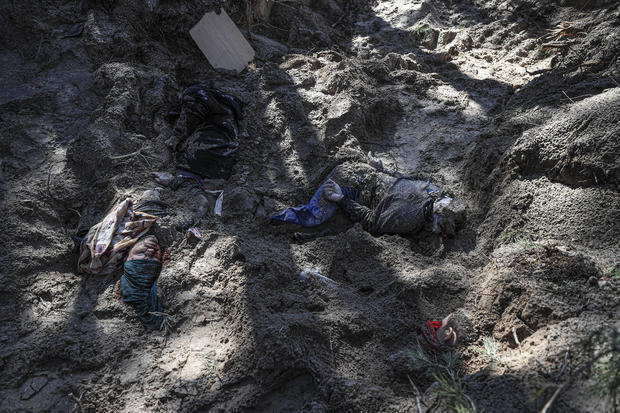 Corpos encontrados em assentamentos civis depois que a Ucrânia retomou o controle