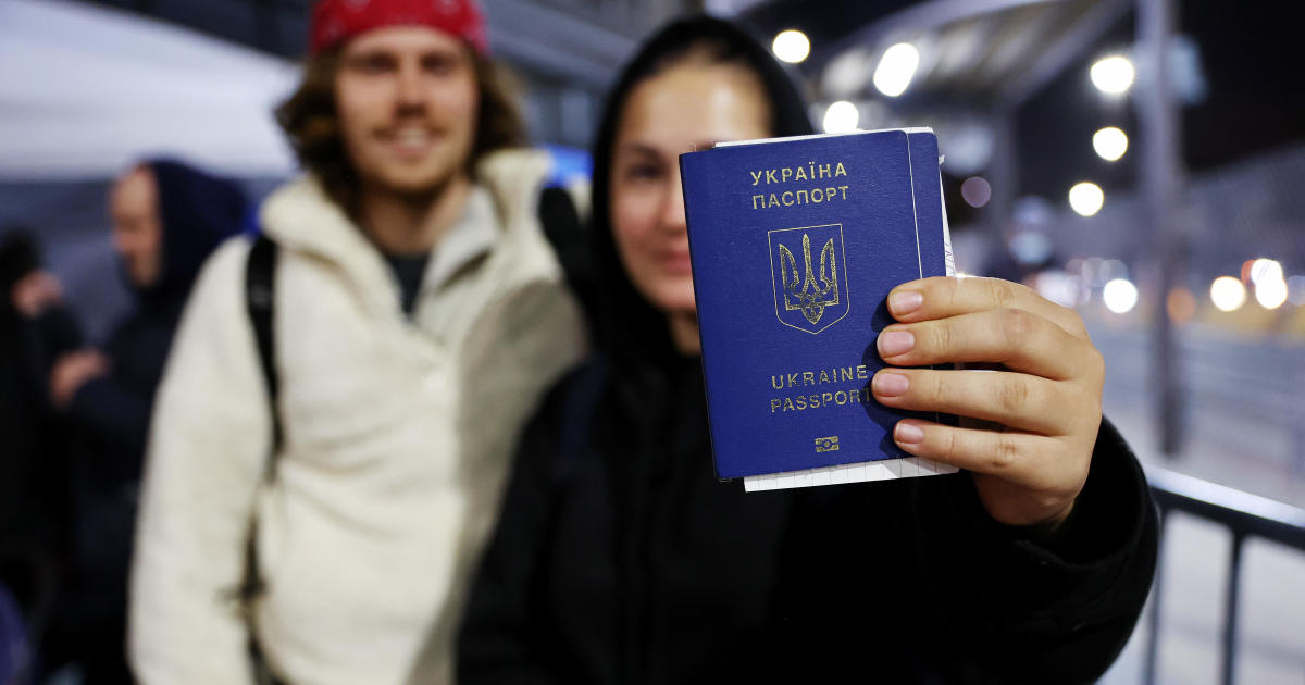 U.S. unveils sponsorship program to resettle Ukrainian refugees discourage travel to U.S.-Mexico border – CBS News