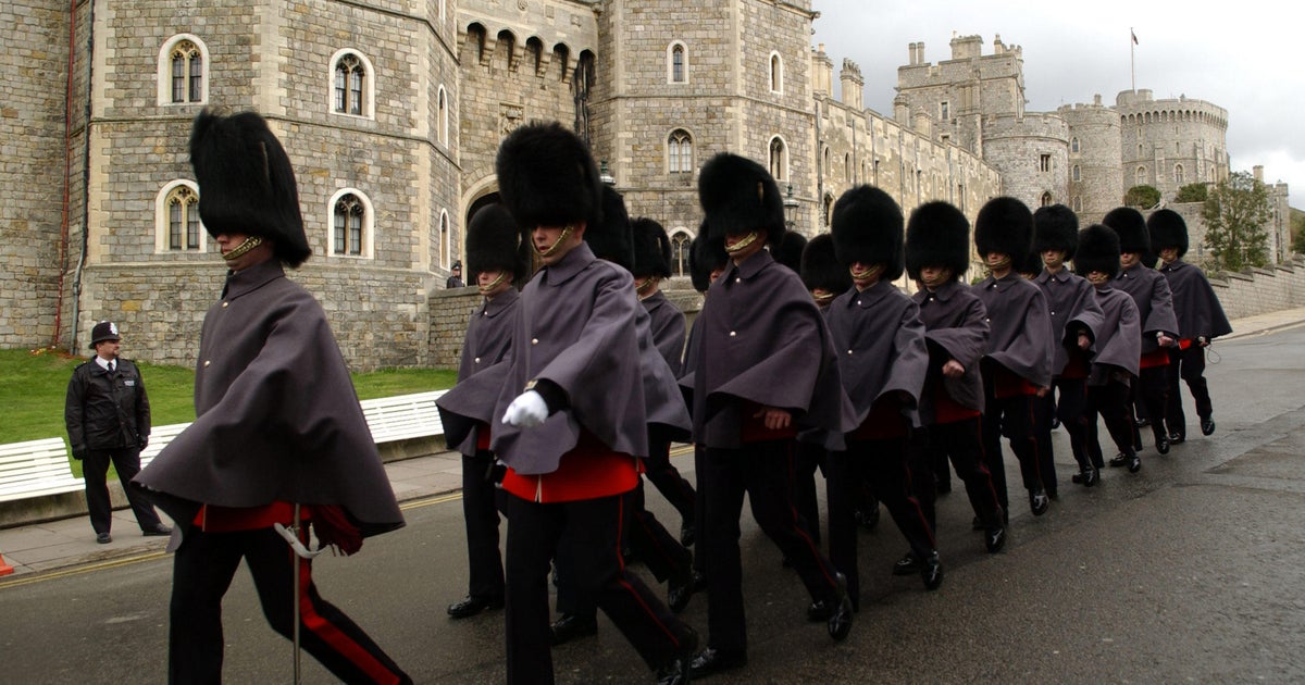 Barracks Christmas Parade 2022 Impostor Priest Talks His Way Into U.k. Army Barracks Near Queen Elizabeth  Ii's Windsor Castle And Spends The Night - Cbs News