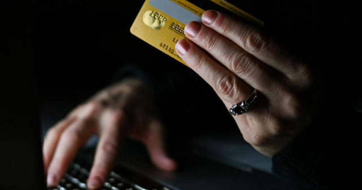 MoneyWatch: Consumers' credit card crisis