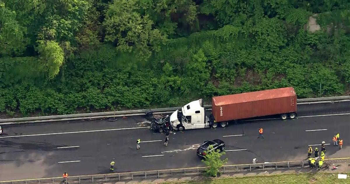 At least 1 killed in crash on Route 24 in Summit, New Jersey