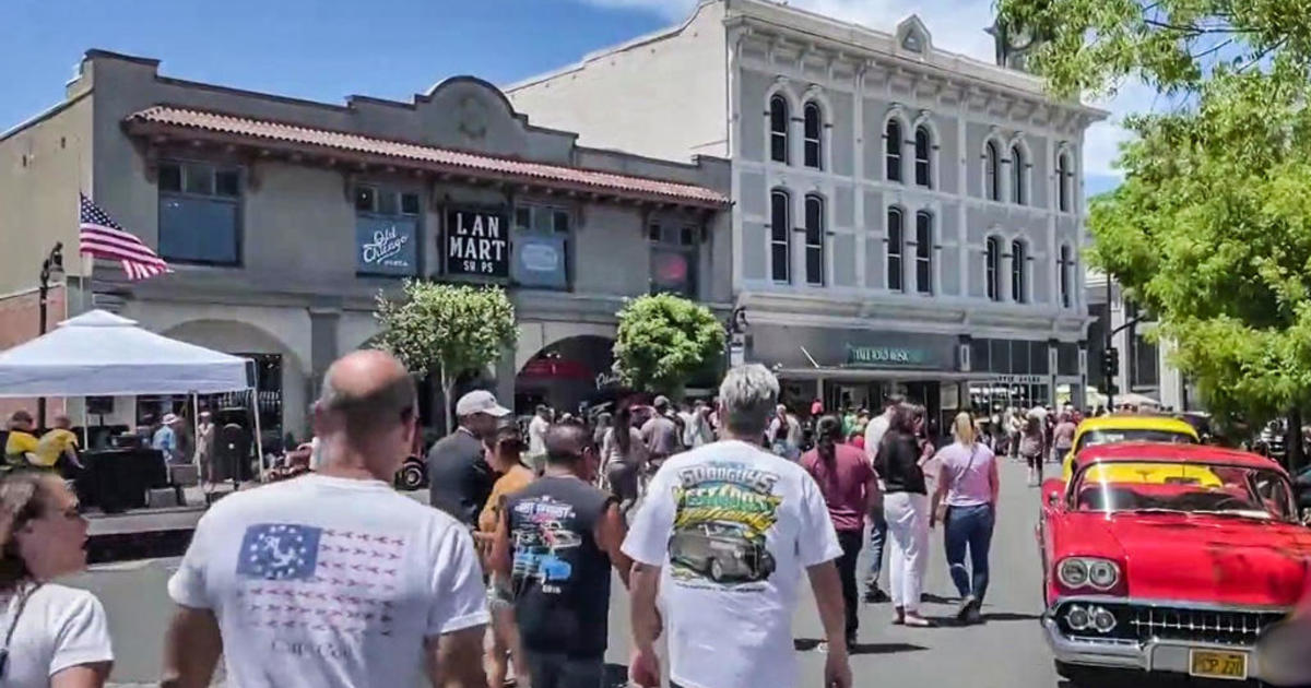 Thousands attend Petaluma classic car tribute to ‘American Graffiti’