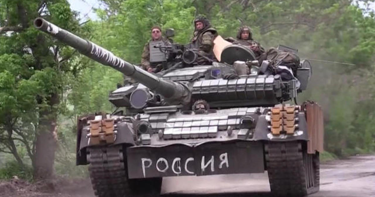 Ukranian troops dig in against Russian offensive in south
