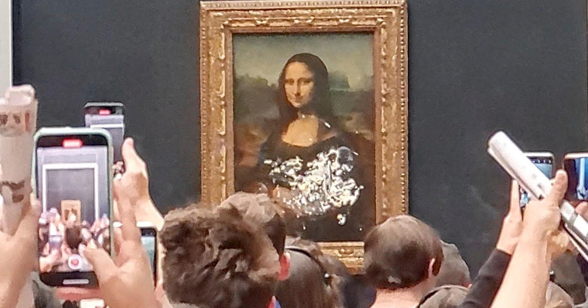 Мона Лиза размазва торта в очевиден протест срещу климата в Лувъра