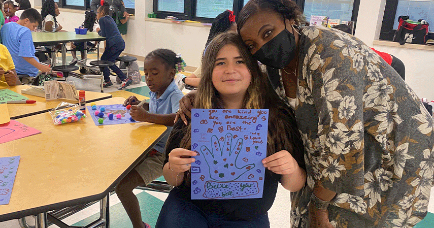 Dallas ISD students send handwritten cards to students and teachers at Robb Elementary - Vimarsana News