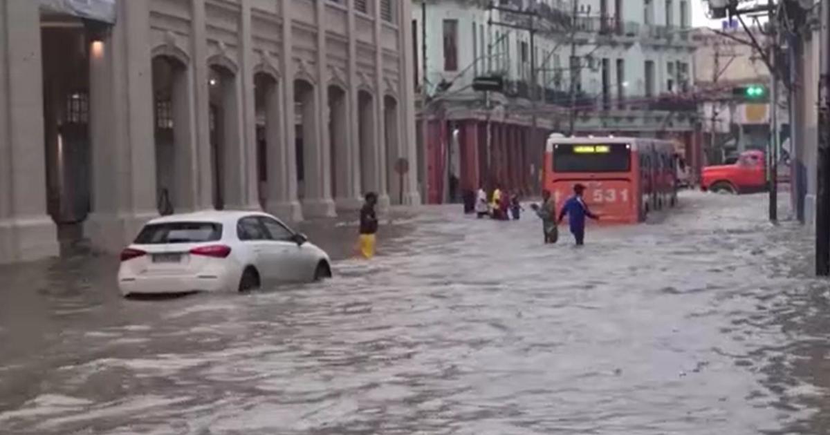 Knee-high water floods streets of Havana, Cuba