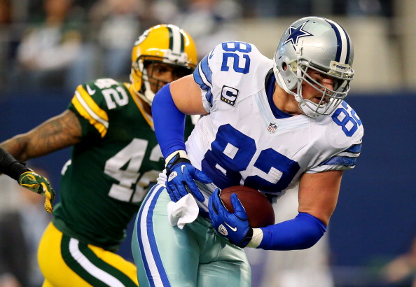 Tight end Jason Witten #82 of the Dallas Cowboys catches a touchdown in the first quarter against the Green Bay Packers during a game at AT&T Stadium on December 15, 2013 in Arlington, Texas.  (Photo by Ronald Martinez/Getty Images)