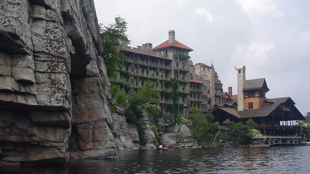 mohonk-mountain-house-commons-wikimedia-org